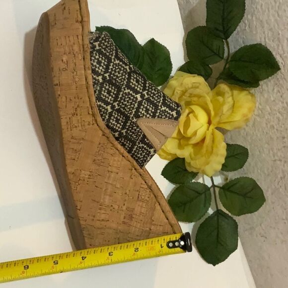 BORN Women's Brown Leather Wedge Summer Sandals size 11/43 - Picture 9 of 9